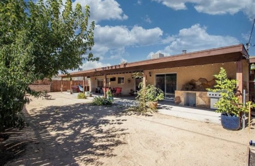 Joshua Tree House | Close to Downtown Joshua Tree and entrance to JT National Park!