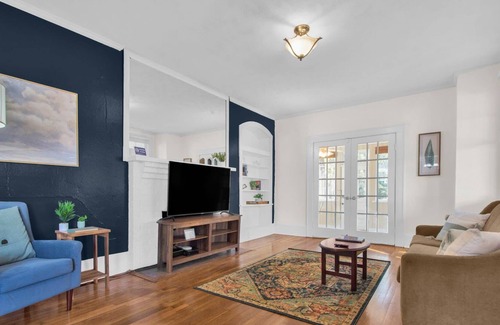 Terry Sanford House | Close to Downtown & Ft Bragg - Matching Pearls