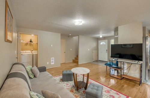 Vancouver House | Close to downtown, with garage, fenced backyard