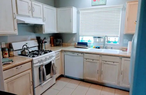 Goodyear House | Close to everything with comfortable accomodations STR License STR0000073