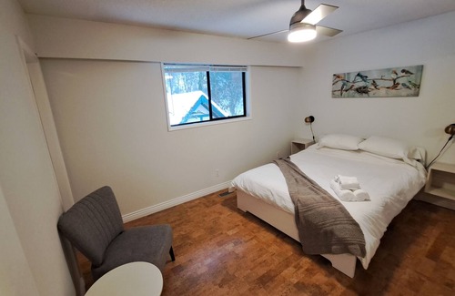 North Saanich House | Close to ferries and airport!