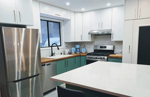 North Saanich House | Close to ferries and airport!