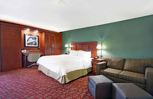 Athens Hotel | Close to Georgia Museum of Art! Free Breakfast and Parking, Pool, Pet-friendly!