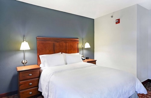 Athens Hotel | Close to Georgia Museum of Art! Free Breakfast and Parking, Pool, Pet-friendly!