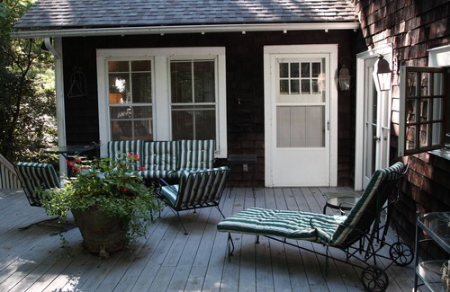 Black Mountain House | Close to Lake Susan & Creek adjoins back yard Stained & painted 2022