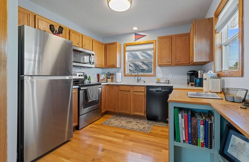 Manteo House | Close to Manteo Waterfront + 3 bedrooms + 2 baths + Outdoor Shower