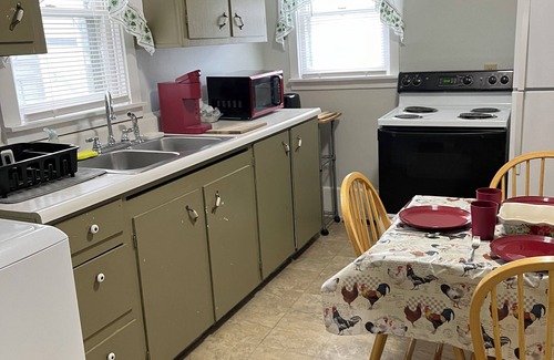 Atchison House | Close to MGP, 3br 1.5 bath King, Queen, 2 twins
