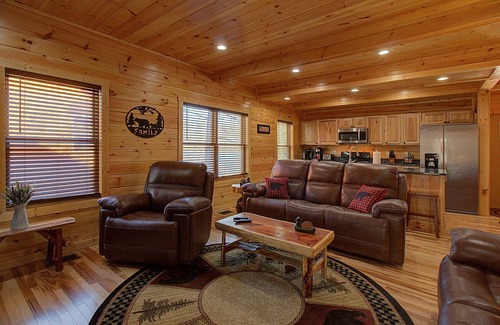 Pigeon Forge House | Close To Pigeon Forge Attractions/Seasonal Outdoor Pool/Perfect For Families!