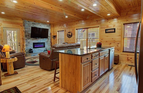 Pigeon Forge House | Close To Pigeon Forge Attractions/Seasonal Outdoor Pool/Perfect For Families!