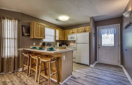 Pigeon Forge Ski Chalet | Close to Pigeon Forge, One story, Motorcycle Friendly, River View
