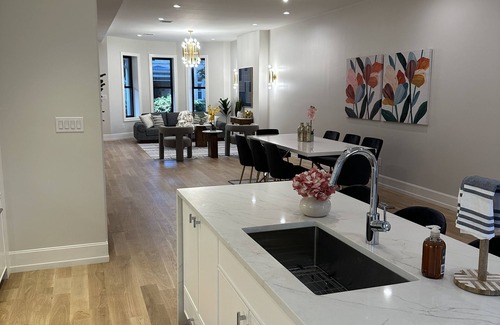 Prospect-Lefferts Gardens Historic District House | Close to Prospect Park, King size beds, 30 minutes to Times Square, free parking