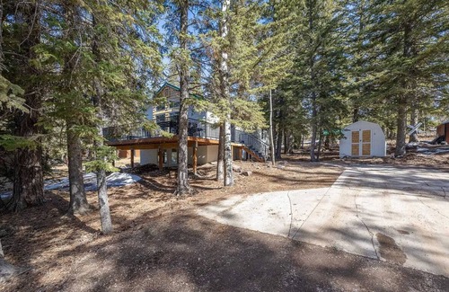Lead House | Close to Terry Peak. Pet friendly cabin in Lead/Deadwood area. 6 beds, 3 rooms.