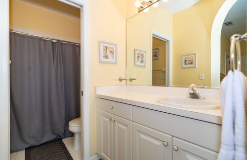 Bradenton Beach Condo | Close to the Beach With a Pool Bermuda Bay Club 1415