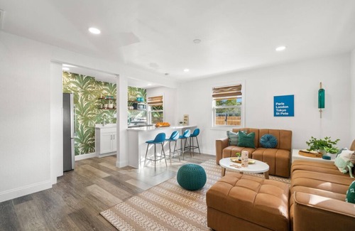 St. Petersburg - Clearwater House | Close to the beach! Gulfport 2BD/1BA King Bed Oasis, close to it all in St Pete