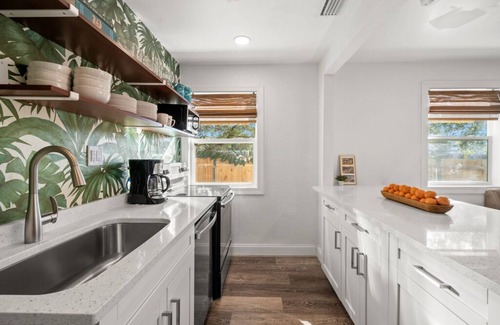 St. Petersburg - Clearwater House | Close to the beach! Gulfport 2BD/1BA King Bed Oasis, close to it all in St Pete