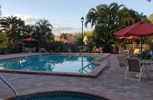 North Naples Condo | Close to the beach, 3 bedrooms and amenities galore!