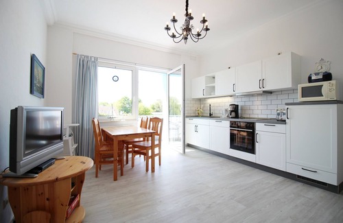 Zempin Apartment | Close to the beach kinderfr. Apartment with balcony+terrace,sauna,wallbox, and washing machine