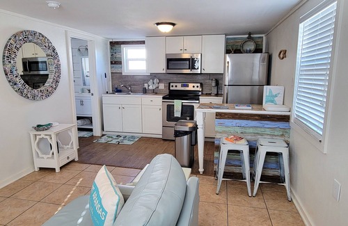 Port Aransas House | Close to the beach-Tiny House Feel,1 BR/1 BA