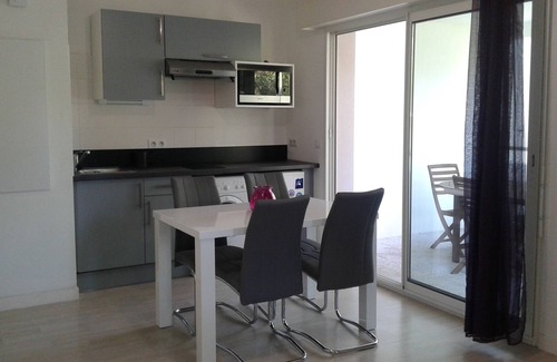 Anglet Apartment | CLOSE TO THE BEACHES, APART. T2 located A ANGLET- Capacity 4 PEOPLE FREE WIFI