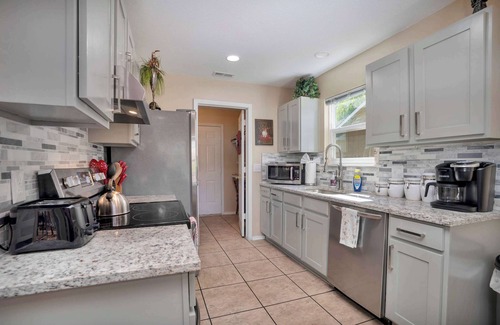 Fayetteville House | Close to University, Smokeless Fire Pit