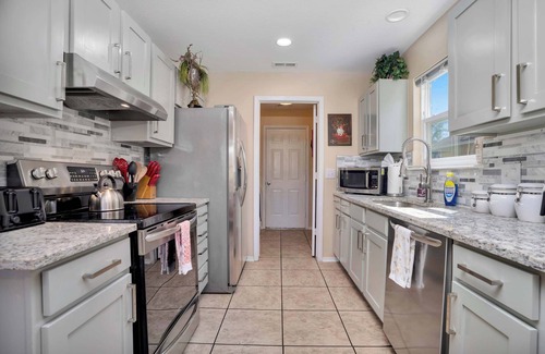 Fayetteville House | Close to University, Smokeless Fire Pit