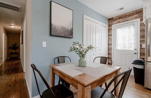 Eau Claire House | Close to USC & Midtown-Downtown - Newly Renovated