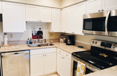 Fernandina Beach House | Close Walk to Beach~ Great End Unit Townhome! - Monthly Rental Available