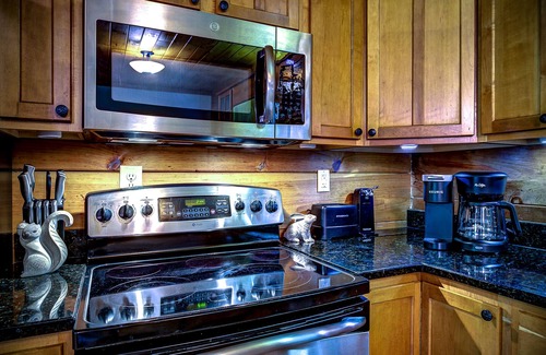 Blowing Rock House | Closest cabin to Tweetsie. BEST Blowing Rock Location! Hot tub & game room
