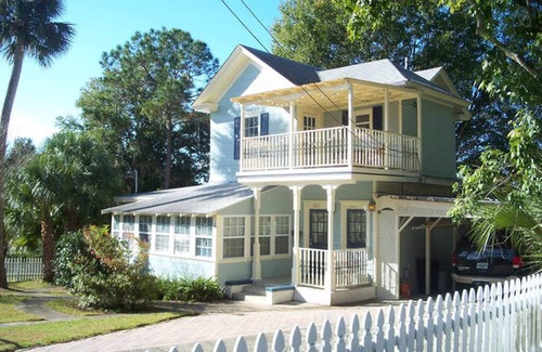 Mount Dora House | CLOSEST Home to Downtown Mt Dora & Lakefront - Winter 2018 SALE!