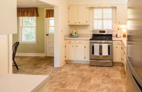 Gainesville House | Closest to DOWNTOWN! Pet Friendly
