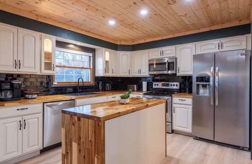 New Plymouth Cabin | Cloud 9 Cabin - Experience Serenity in Hocking Hills