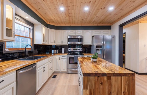 New Plymouth Cabin | Cloud 9 Cabin - Experience Serenity in Hocking Hills