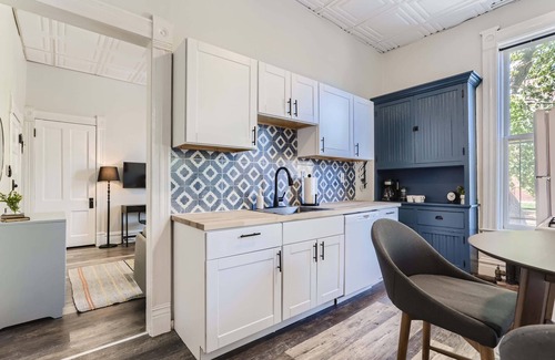 City Park Apartment | Cloud by Modern Midstay/1 Block to City Park #C3