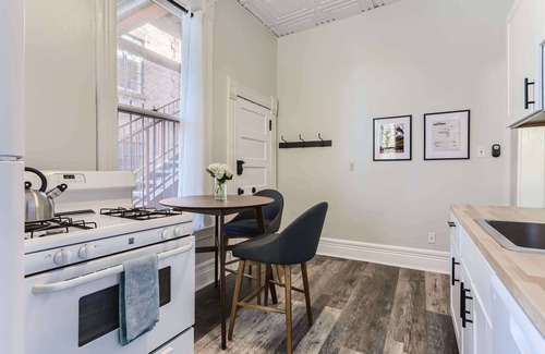 City Park Apartment | Cloud by Modern Midstay/1 Block to City Park #C3