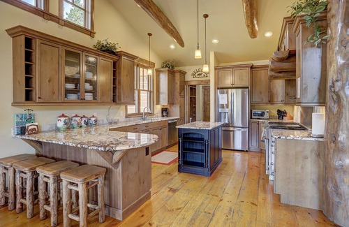 Breckenridge House | Cloud Peak Vista is a five-star home built into the hillside in the Peak Seve