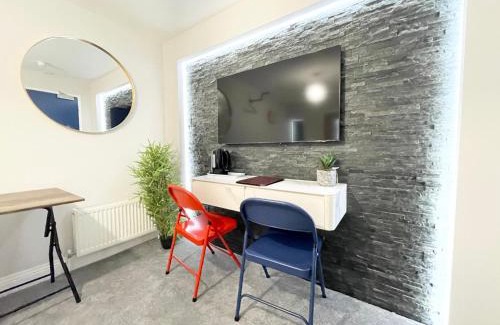 Bournemouth City Centre House | Cloud9 Guest House - by Coastline Retreats - Newly Renovated, Beautiful Ensuite Rooms Near Seafront in Town Centre, Netflix, SuperFast WiFi, Communal Kitchen