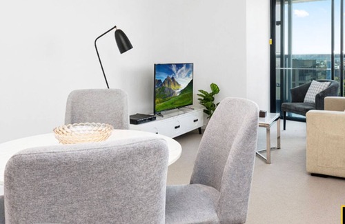 Kangaroo Point House | Cloudbridge Convenient Sky High 2 BR. Service Apartment Brisbane CBD