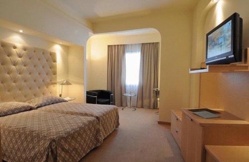 Loutraki Resort | Club Hotel Casino Loutraki