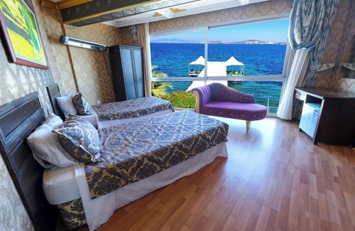 Foca Hotel | Club Rose Bay Hotel