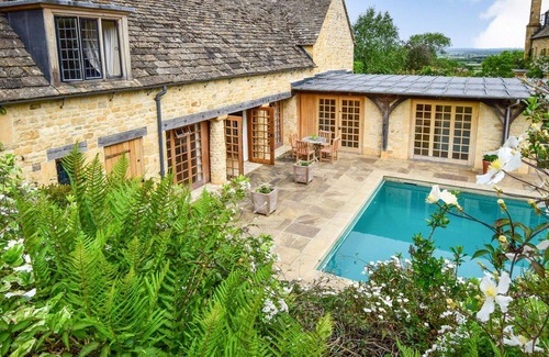 Wickhamford House | Coach House - sleeps 6 guests in 3 bedrooms