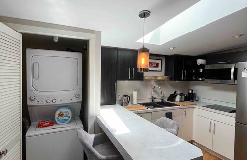 Nelson Apartment | Coachhouse One Bedroom Studio in Central Nelson. Pet-friendly!