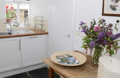 Meathop Cottage | COACHMANS COTTAGE, romantic, character holiday cottage in Witherslack