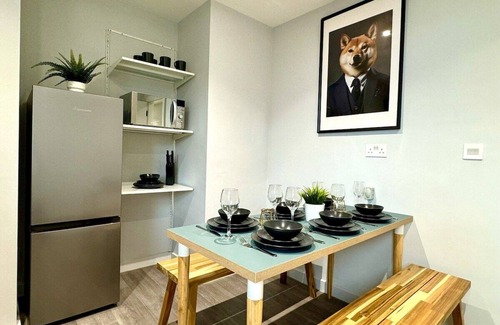 Bournemouth Apartment | Coastal 3BR Bournemouth Apartment, Prime Location