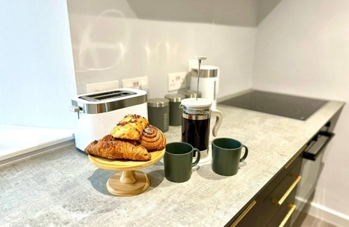Bournemouth Apartment | Coastal 3BR Bournemouth Apartment, Prime Location