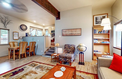 Ilwaco House | Coastal acreage with wrap-around deck & furnished patio - great location