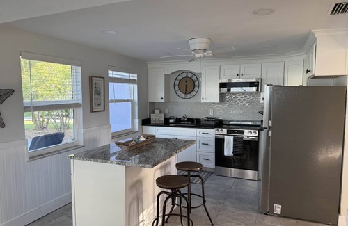 Paradise Bay House | Coastal Bay Retreat