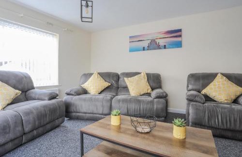 Moelfre Apartment | Coastal Cafe Apartment