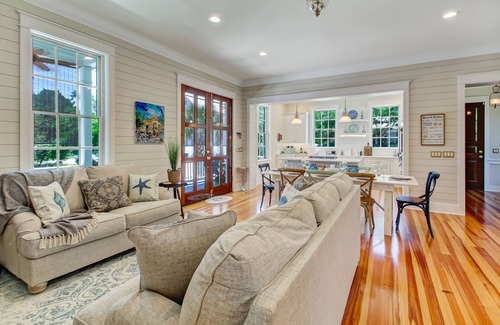 Fernandina Beach Bed & Breakfast | Coastal Casita B&B, Amelia Island, with 6 seat golf cart included!