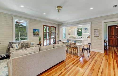 Fernandina Beach Bed & Breakfast | Coastal Casita B&B, Amelia Island, with 6 seat golf cart included!