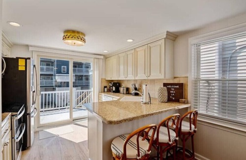 North End Apartment | Coastal Centrally Located - 2 bd/1 bath 2nd Floor Unit